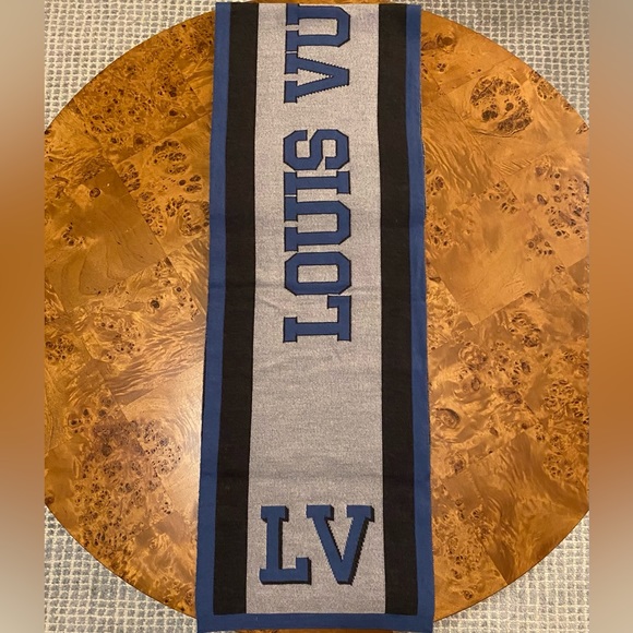 M70529 Echarpes LV League Blue Scarf (Rare Limited Edition Style) - Picture 4 of 8